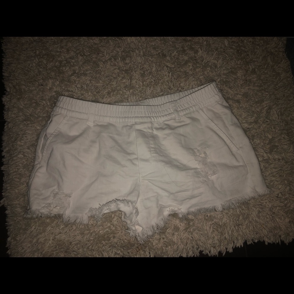 White American Eagle shorts